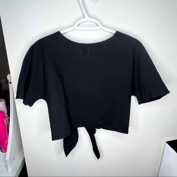 Princess Polly cropped tie front top in black - Picture 2 of 4